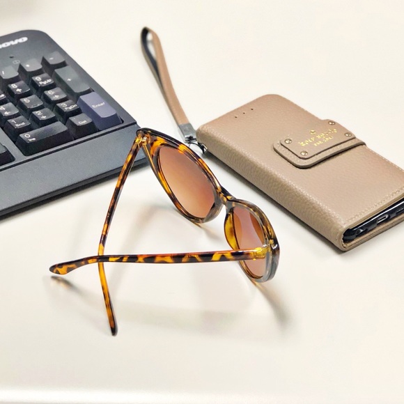 “Cougar” Lady Slim Cat Eye Small Frame Sunnies - Picture 4 of 4